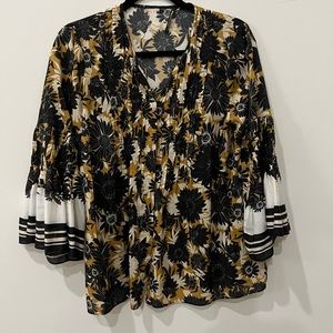 Like new Kobi Halperin blouse with beautiful sleeves and gorgeous print-